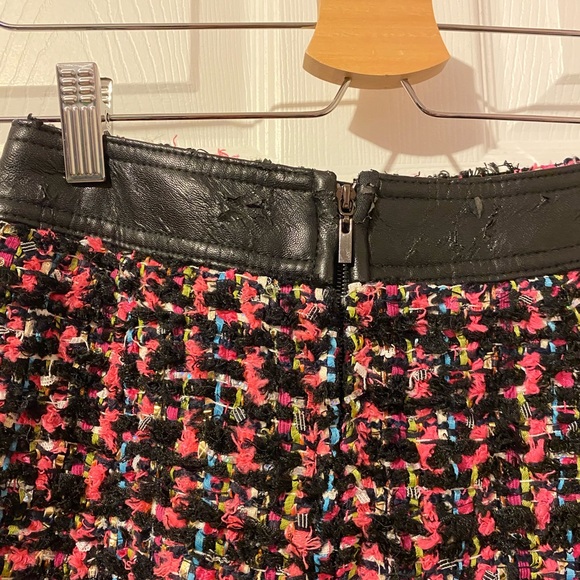 Expensive tweed skirt in silk lining - Picture 3 of 3